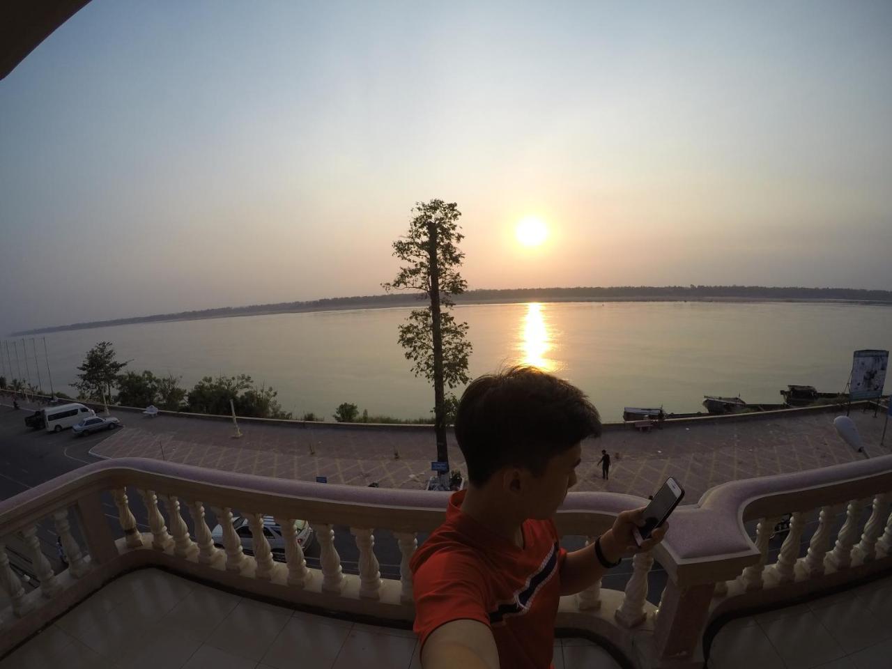 Hengheng II Guest House Кратьє Екстер'єр фото
