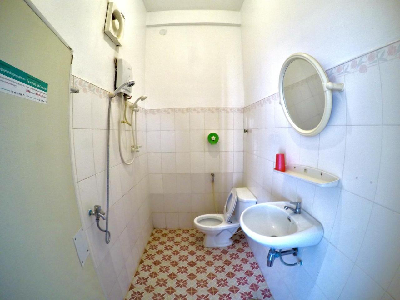 Hengheng II Guest House Кратьє Екстер'єр фото